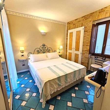 Residenza Sveva Bed & Breakfast แตร์โมลิ ภายนอก รูปภาพ