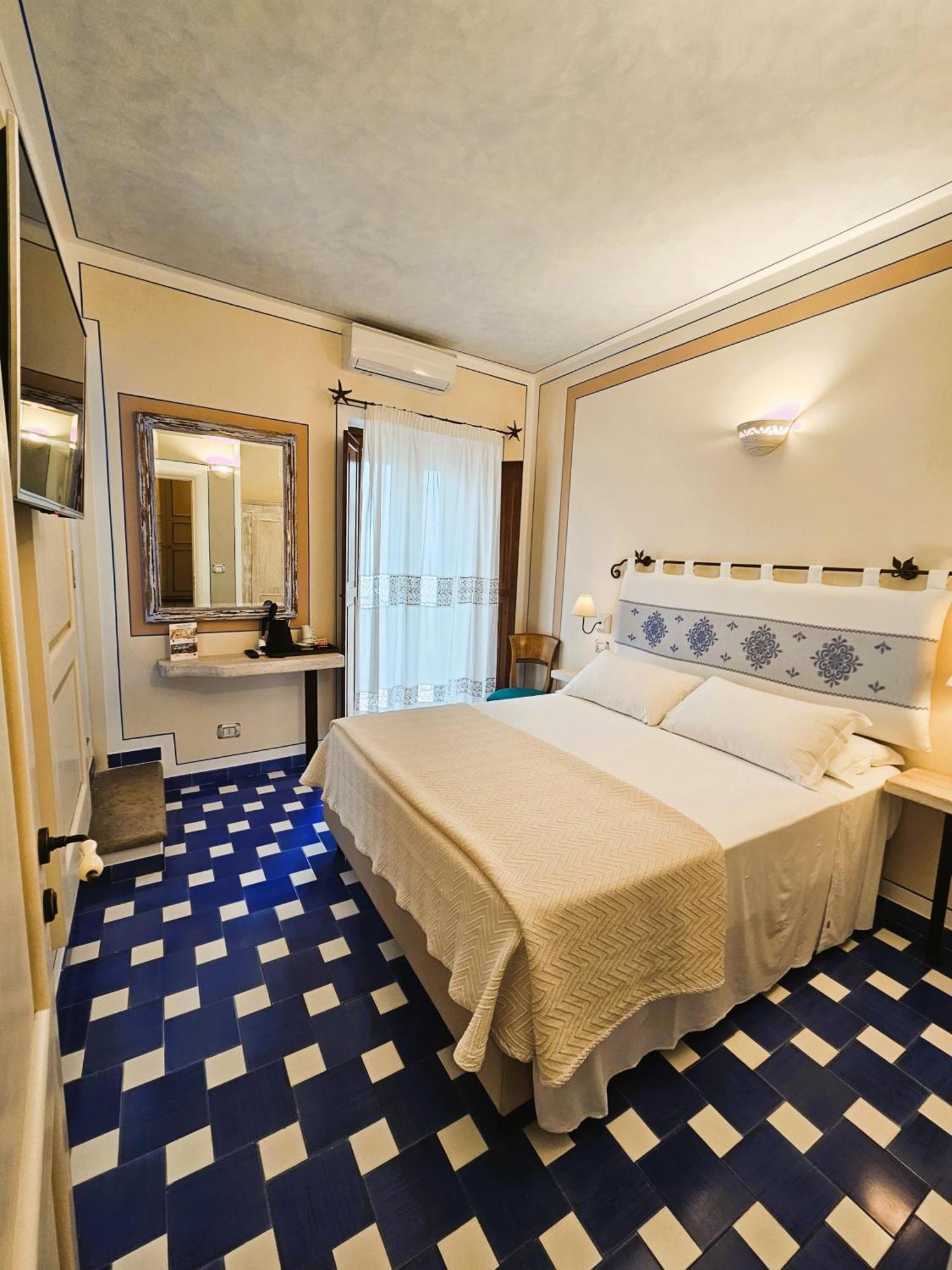 Residenza Sveva Bed & Breakfast แตร์โมลิ ภายนอก รูปภาพ