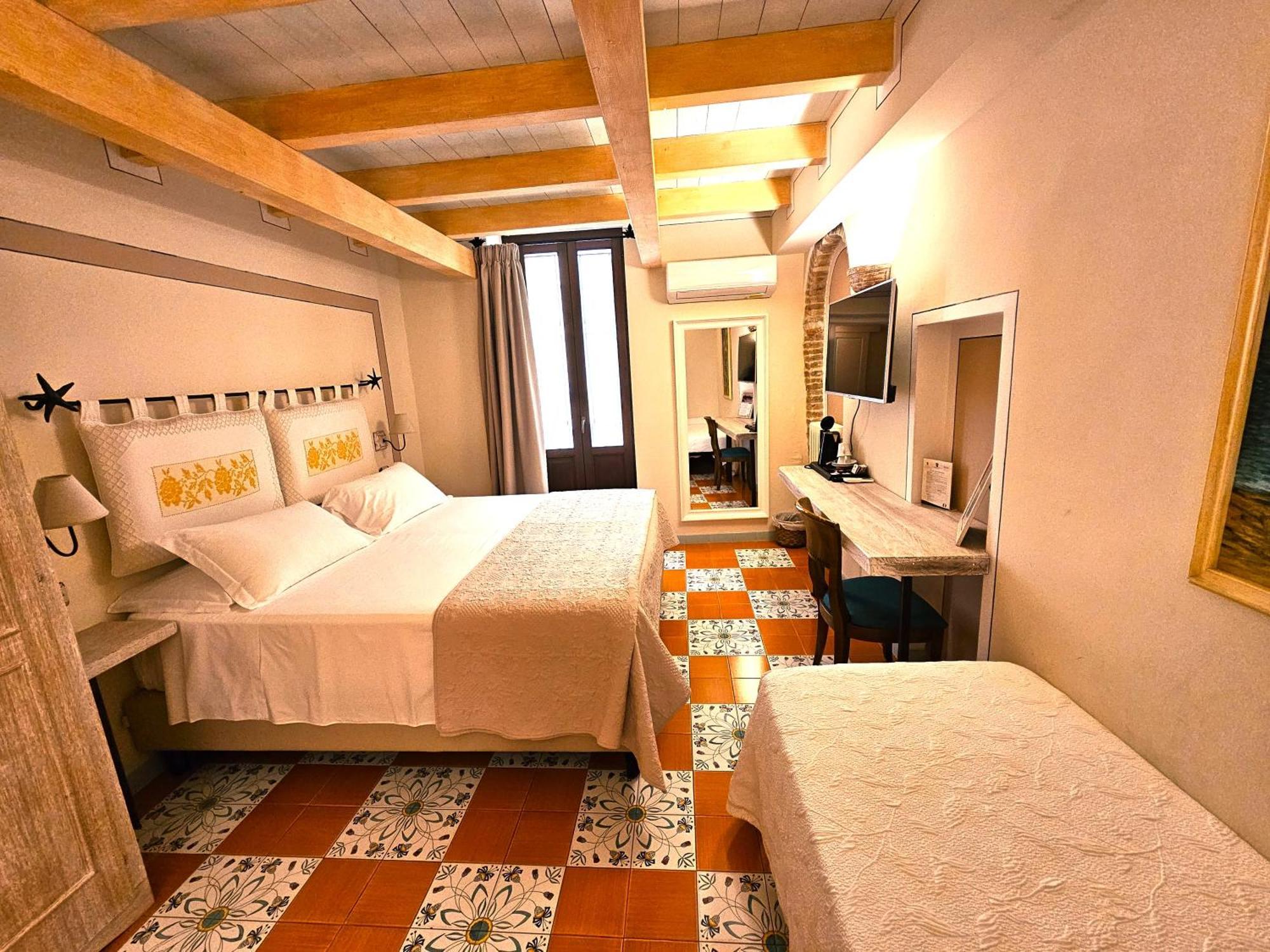 Residenza Sveva Bed & Breakfast แตร์โมลิ ภายนอก รูปภาพ